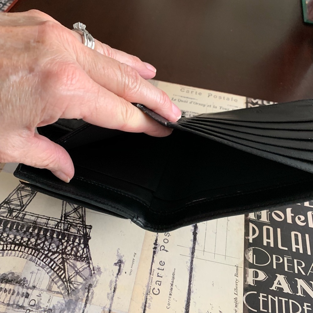 Selling Etienne Aligner leather ladies wallet